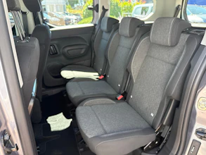https://vehicle.imgix.net/3866784/7695c90c-af93-4134-ba17-c22e25cf6c33.jpg