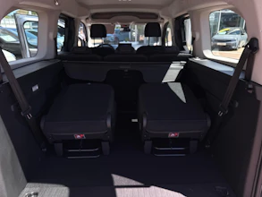 https://vehicle.imgix.net/3866784/ef3ec290-6f36-4538-ae9c-2ed8b5b04080.jpg