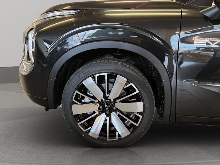 Vehicle image MITSUBISHI OUTLANDER