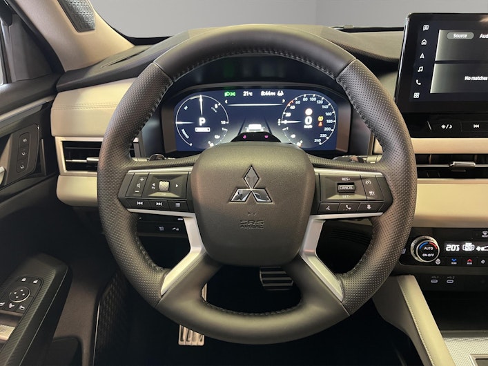 Vehicle image MITSUBISHI OUTLANDER