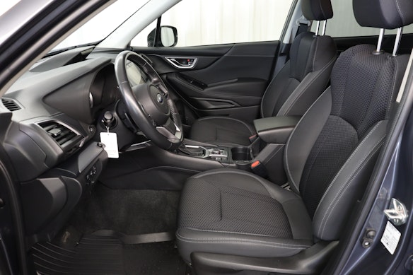 SUBARU Forester Station 2.0i e-Boxer Swiss Plus 1