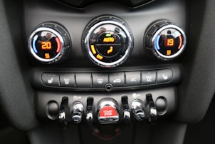 Vehicle image MINI Cabrio F57 1.5i Cooper