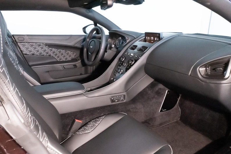 Vehicle image ASTON MARTIN V12 Vanquish