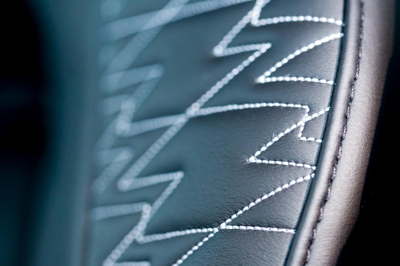 Vehicle image ASTON MARTIN V12 Vanquish