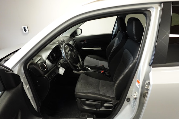 Vehicle image 15