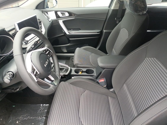 Vehicle image 4 Vehicle image 4