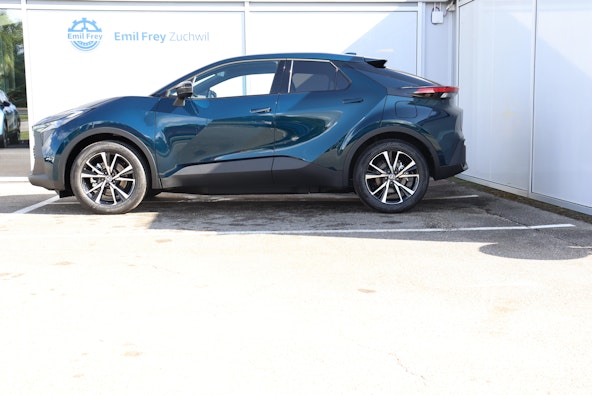 First vehicle image