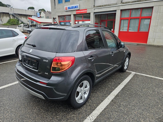 Vehicle image 6