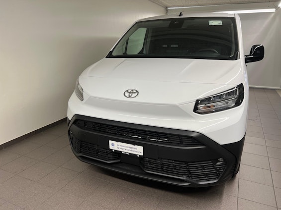 First vehicle image