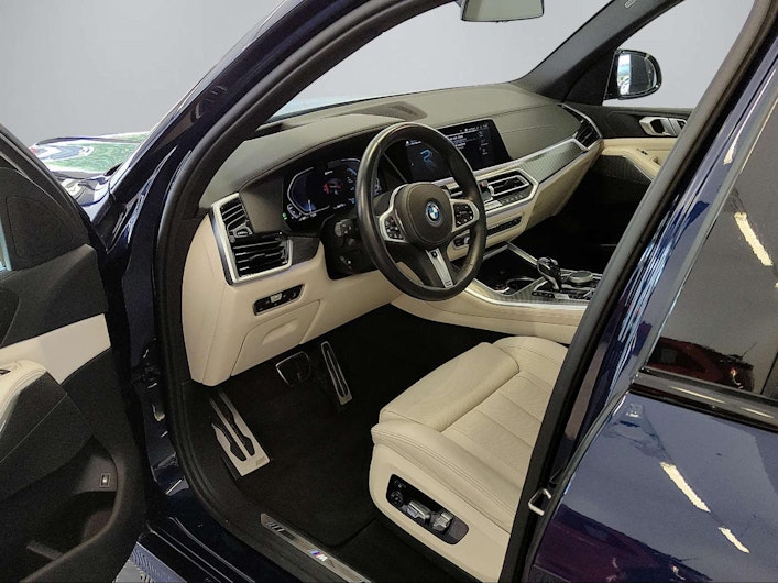 Vehicle image BMW X5