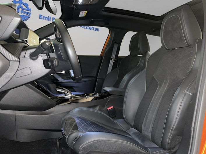 Vehicle image PEUGEOT 2008