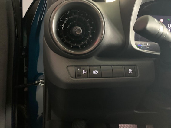 Vehicle image 6 Vehicle image 6