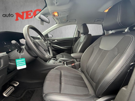 Vehicle image 9 Vehicle image 9