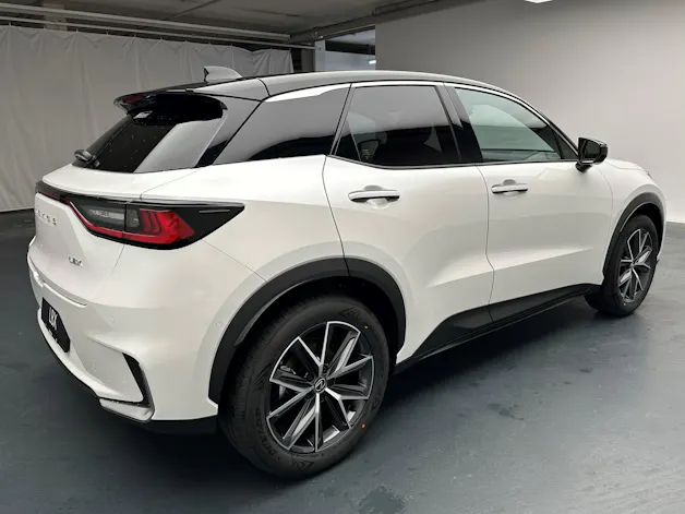 Lexus LBX 1.5 Hybrid Cool AWD