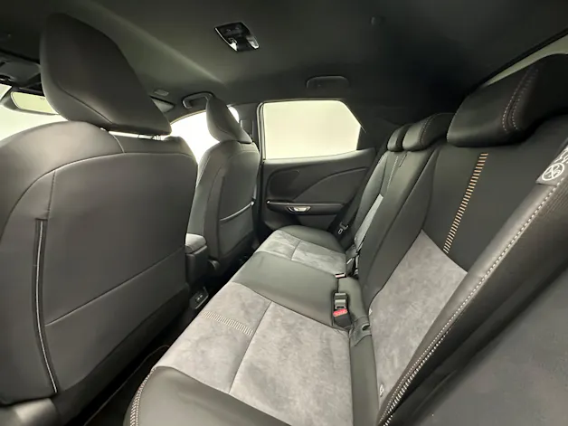 Lexus LBX 1.5 Hybrid Cool AWD