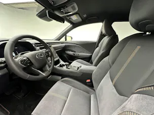 Lexus LBX 1.5 Hybrid Cool AWD