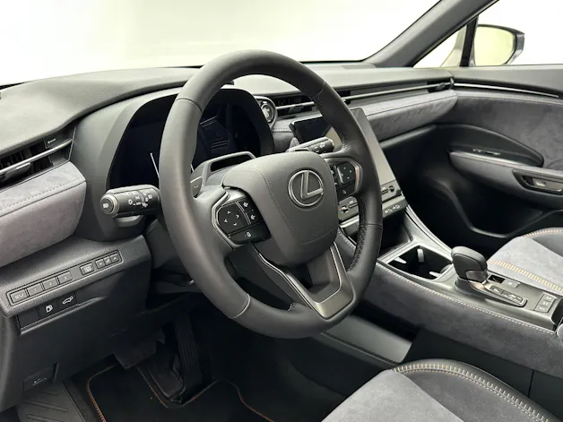 Lexus LBX 1.5 Hybrid Cool AWD