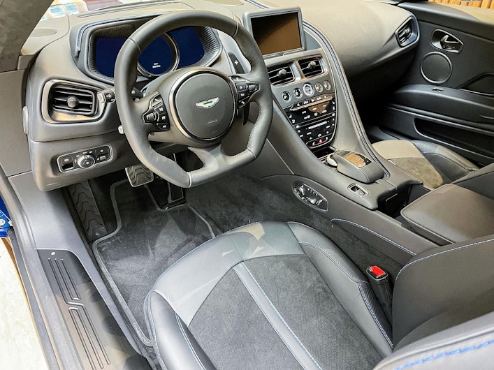 Vehicle image ASTON MARTIN DB11