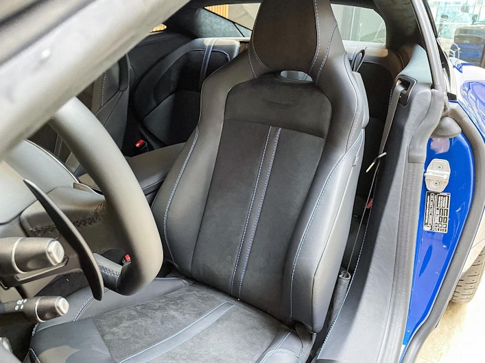 Vehicle image ASTON MARTIN DB11