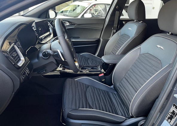 Vehicle image 4 Vehicle image 4