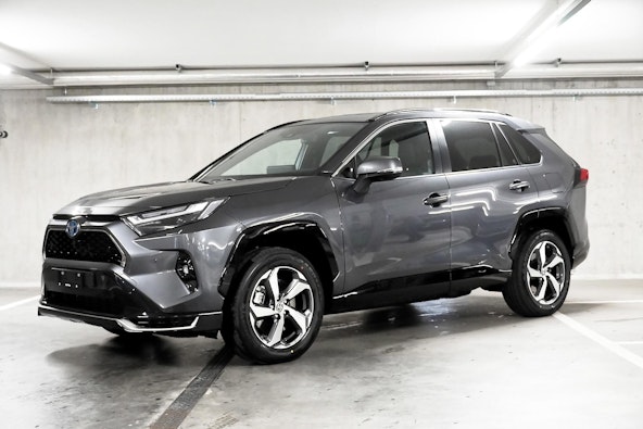 First vehicle image