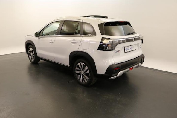 Vehicle image 6