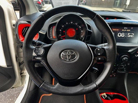 Vehicle image 11