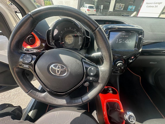 Vehicle image 11