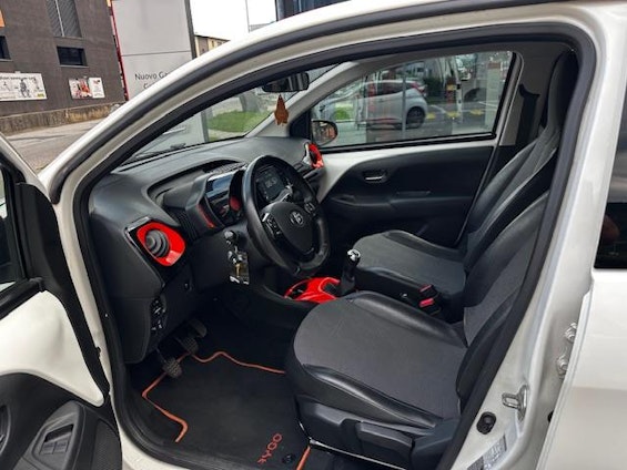 Vehicle image 9