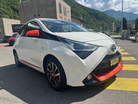 Vehicle image 4