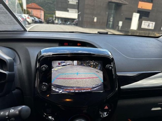 Vehicle image 21