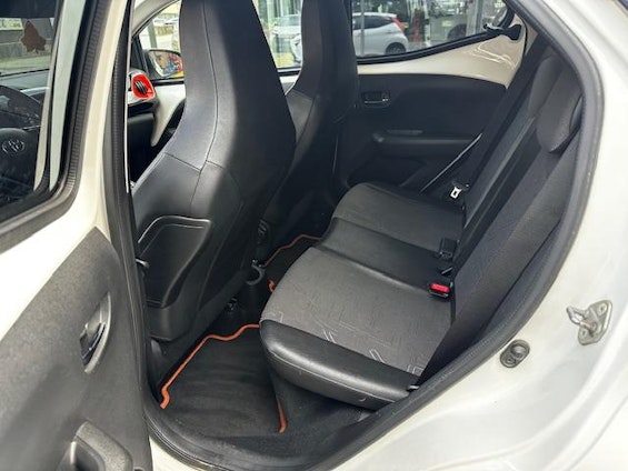 Vehicle image 16