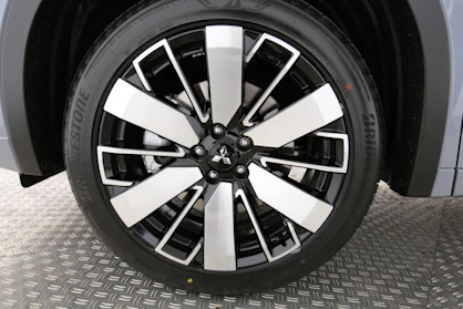 MITSUBISHI OUTLANDER 7