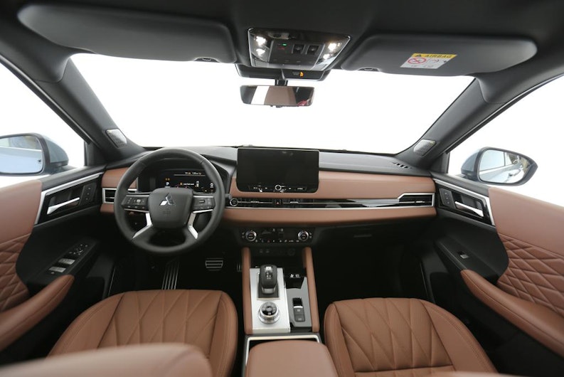 Vehicle image MITSUBISHI OUTLANDER