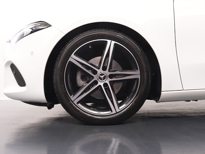 Vehicle image MERCEDES-BENZ A 180