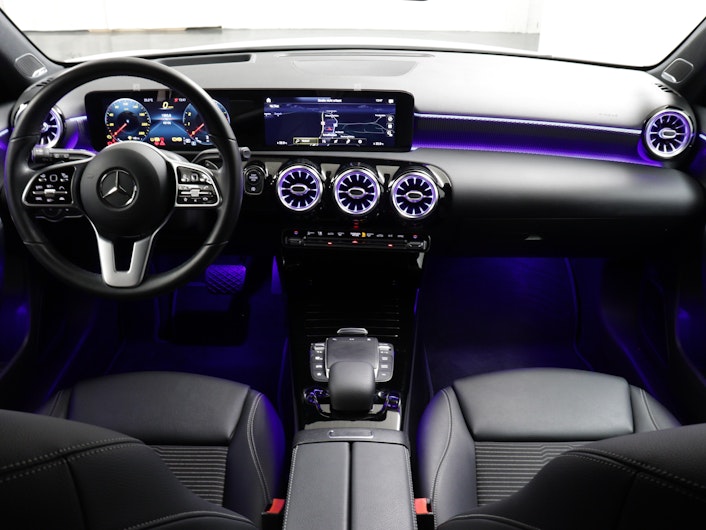 Vehicle image MERCEDES-BENZ A 180