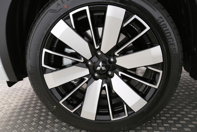 Vehicle image MITSUBISHI OUTLANDER