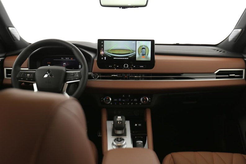 Vehicle image MITSUBISHI OUTLANDER