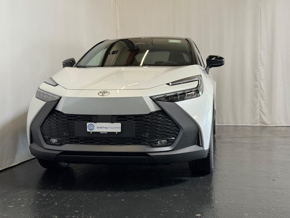 First vehicle image
