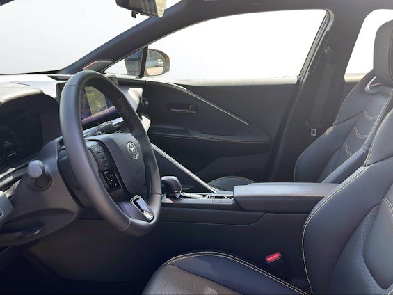 Vehicle image 15
