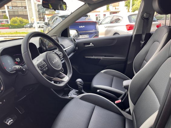 Vehicle image 24