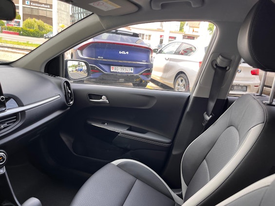 Vehicle image 28