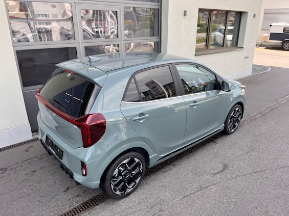 Vehicle image 11