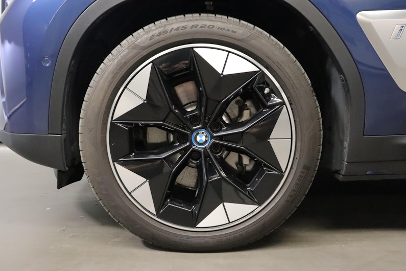 Vehicle image BMW iX3