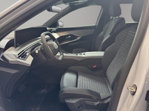 Vehicle image PEUGEOT 5008 1.2 Hybrid Allure Premium