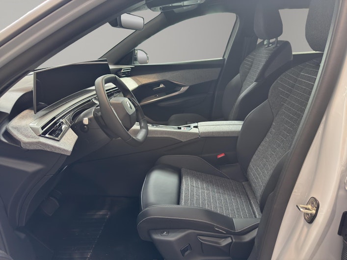 Vehicle image PEUGEOT 5008