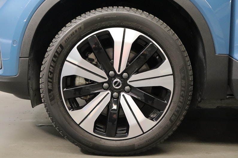 Vehicle image VOLVO C40