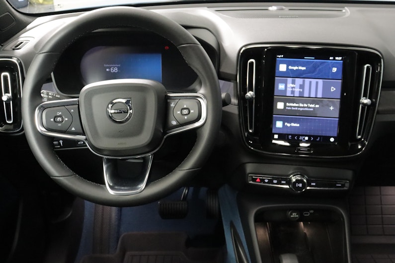 Vehicle image VOLVO C40