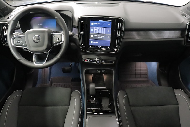 Vehicle image VOLVO C40