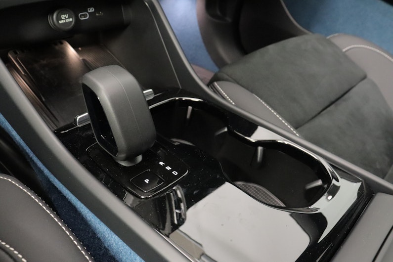 Vehicle image VOLVO C40